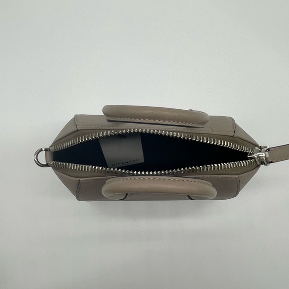 Givenchy Antigona Mini Bag - Picture 6 of 8